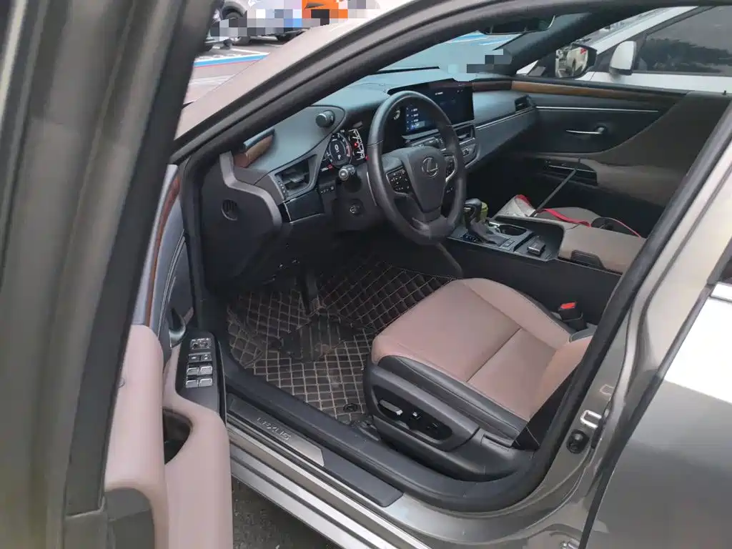 Lexus ES 2024 200 Premium Edition купить на сайте DeffCars