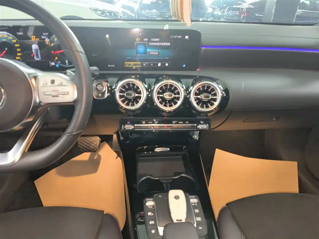 Mercedes-Benz A-Class 2022 Facelift Three A 200 L Sports Sedan Fashionable купить на сайте DeffCars