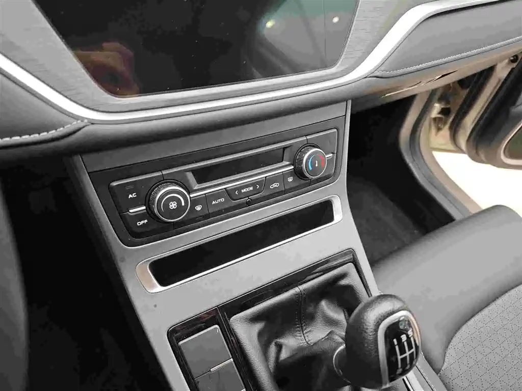 Emgrand 2021 UP 1.5L manual luxury model купить на сайте DeffCars