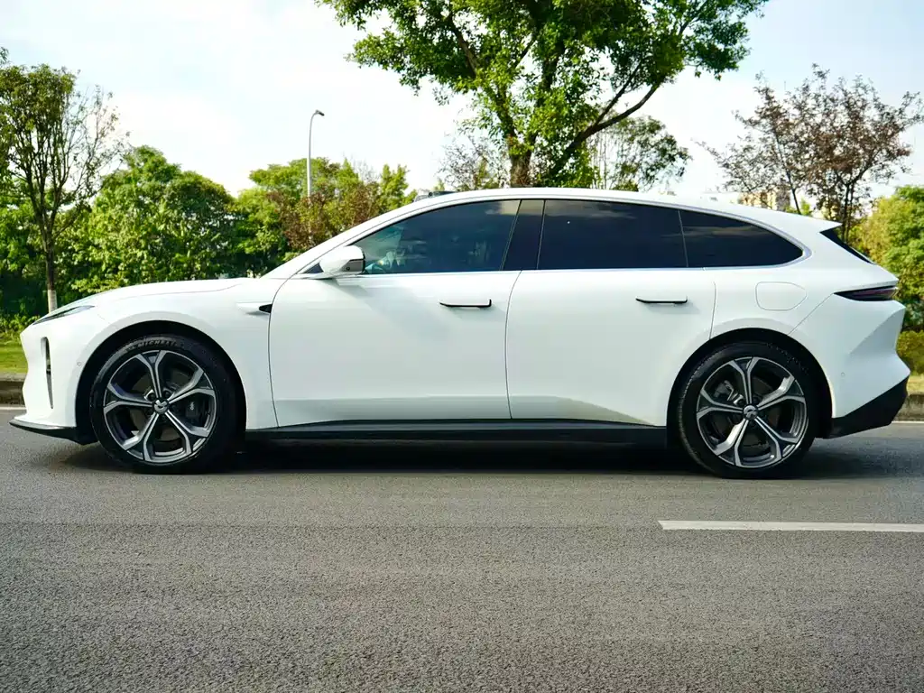 NIO ET5T 2024 75kWh Touring купить на сайте DeffCars