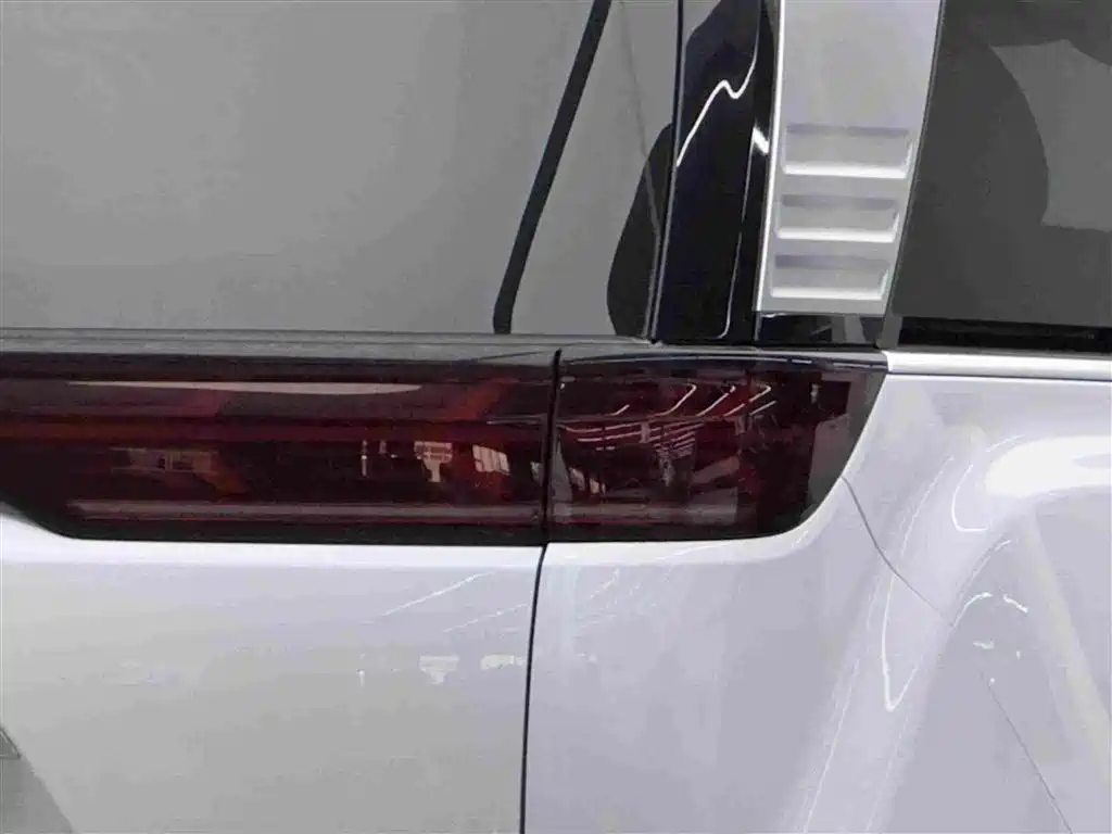 Denza D9 2024 DM-i 980 4WD Flagship купить на сайте DeffCars