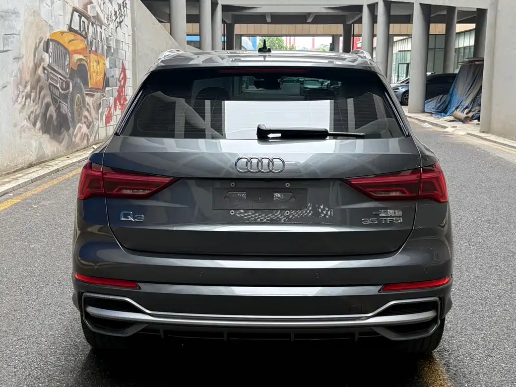 Audi Q3 2022 35 TFSI Fashionable and Dynamic купить на сайте DeffCars