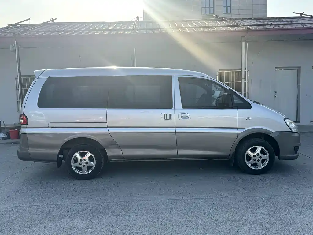 Lingzhi 2018 M3L 1.6L 7-seat comfort model купить на сайте DeffCars