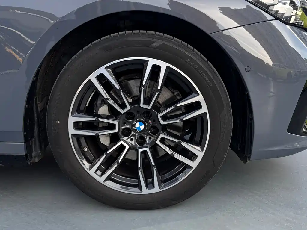BMW 5 Series 2025 530Li Leading M Sports Package купить на сайте DeffCars
