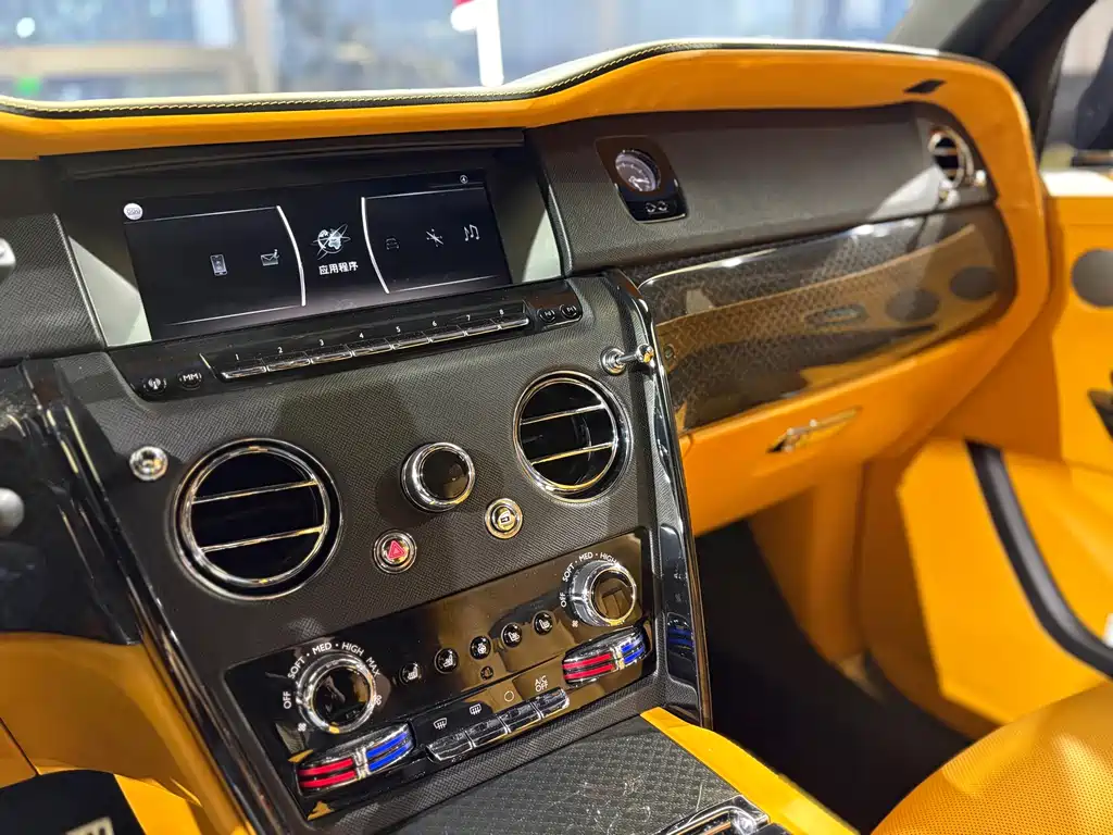 Cullinan 2020 Black Badge купить на сайте DeffCars
