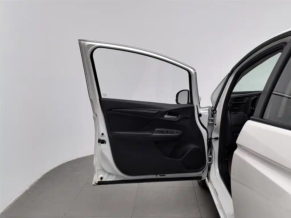 Fit 2016 1.5L LXS CVT Comfort Sunroof Edition купить на сайте DeffCars