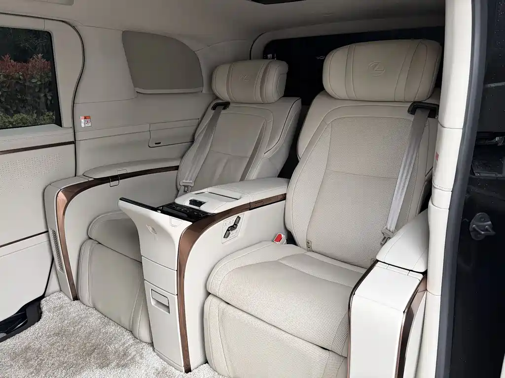 Lexus LM 2025 500h four-seat Royal Edition купить на сайте DeffCars