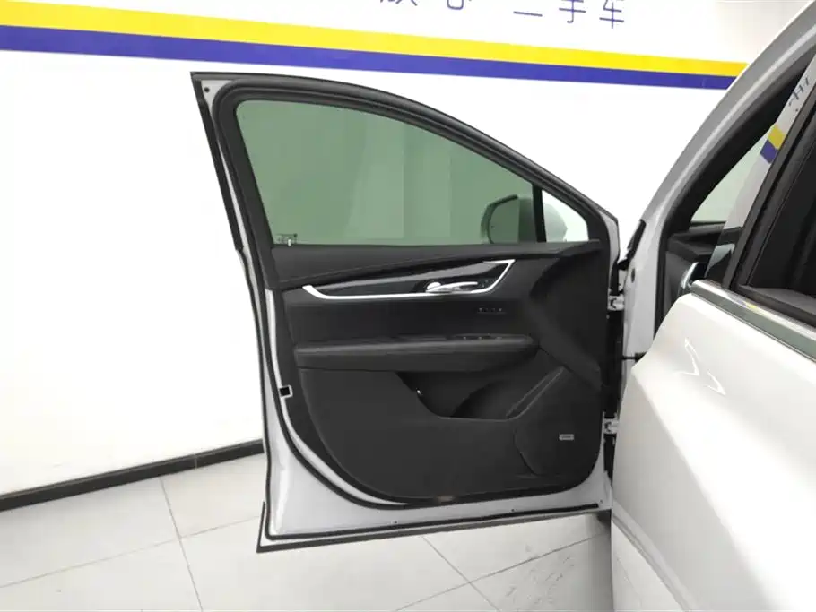 Cadillac XT5 2023 2.0T two-wheel drive fashion model купить на сайте DeffCars