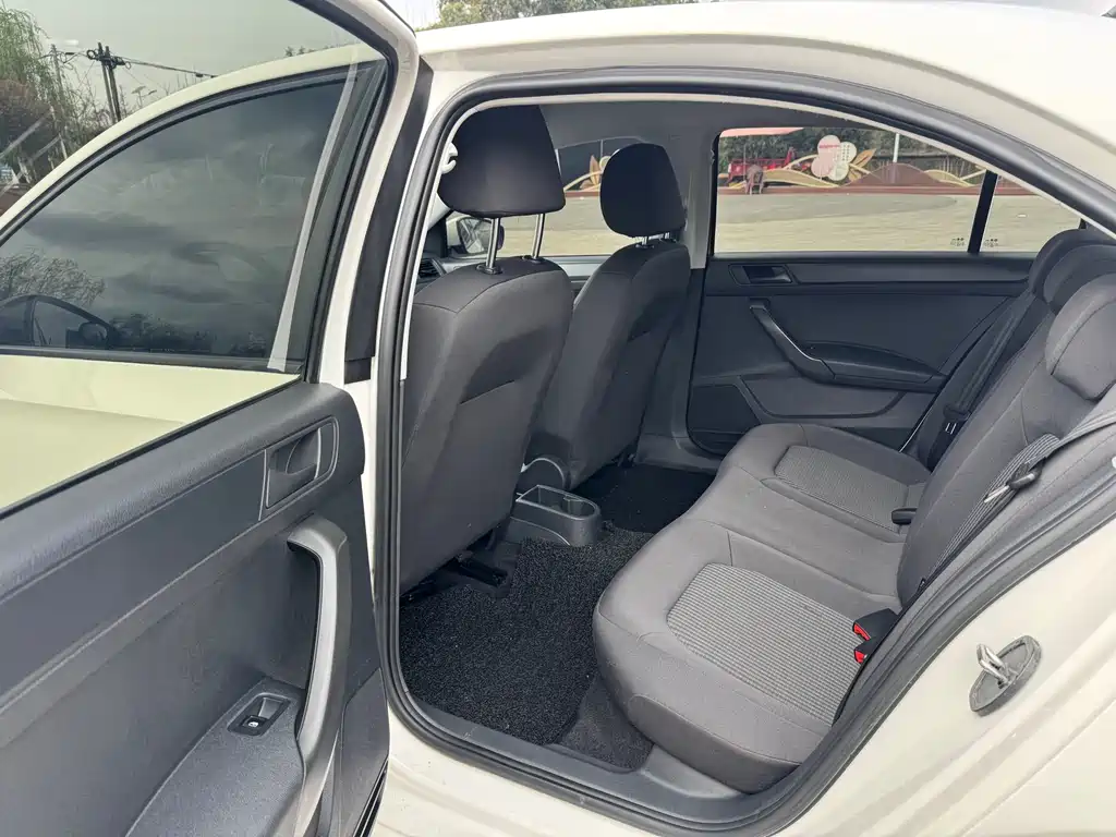 Santana 2016 1.4L Manual Fashion Edition купить на сайте DeffCars