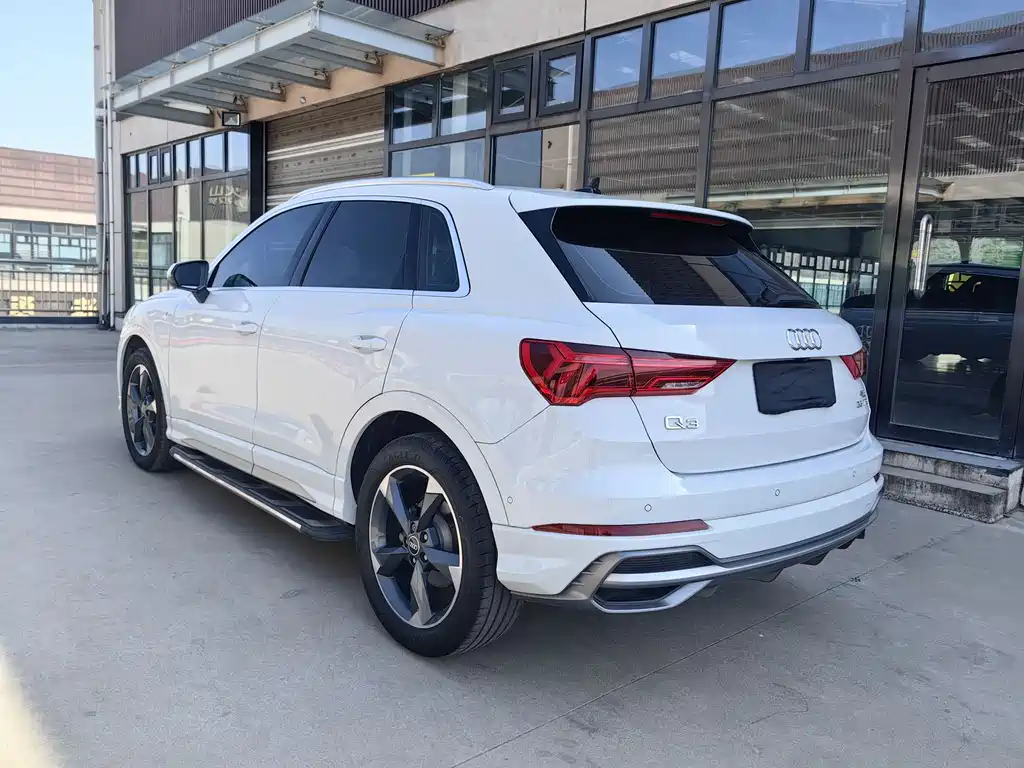 Audi Q3 2023 35 TFSI Fashionable and Dynamic (1.5T) купить на сайте DeffCars