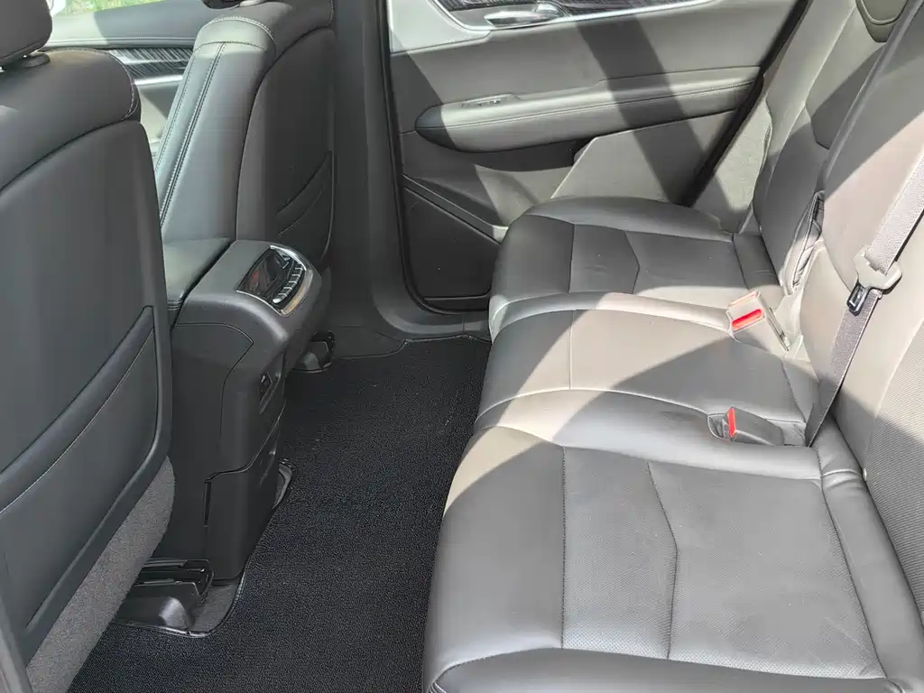 Cadillac XT6 2022 2.0T seven-seat four-wheel drive luxury model купить на сайте DeffCars