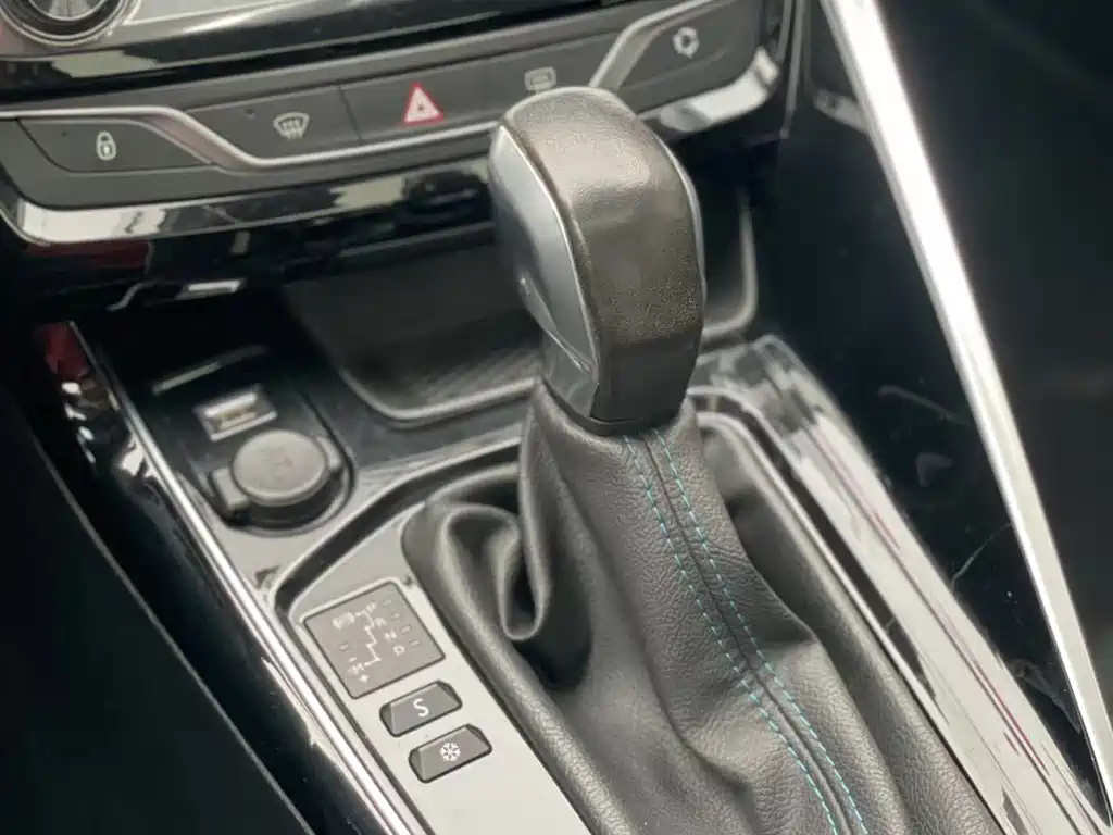 Peugeot 308 2016 230THP Automatic Deluxe Edition купить на сайте DeffCars