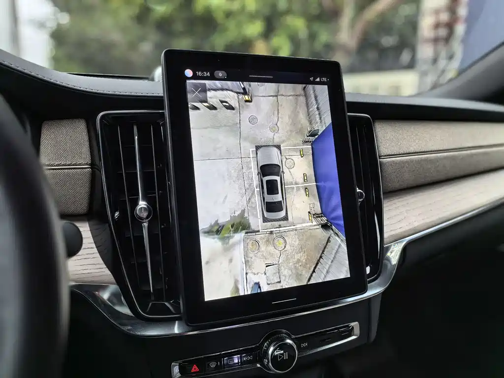 Volvo S90 plug-in hybrid 2026 plug-in hybrid four-wheel drive long range Zhiya luxury version купить на сайте DeffCars
