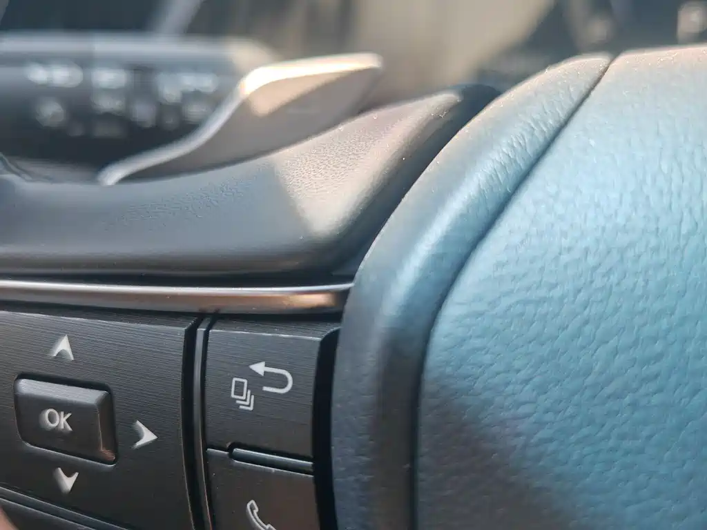 Lexus ES 2024 200 Premium Edition купить на сайте DeffCars