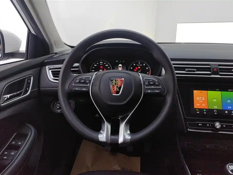 Roewe i5 2020 1.5L manual 4G Internet leading version купить на сайте DeffCars