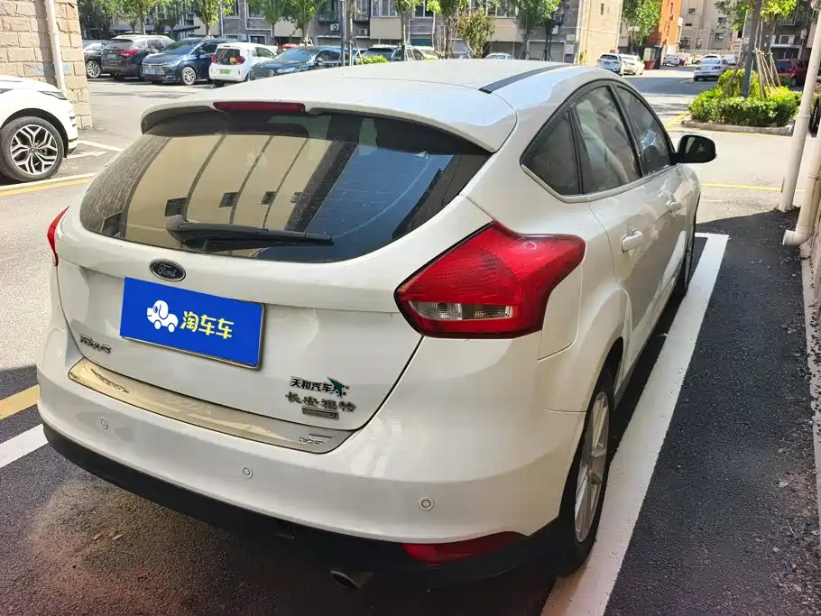 Focus 2015 Hatchback EcoBoost 180 Automatic Elite купить на сайте DeffCars