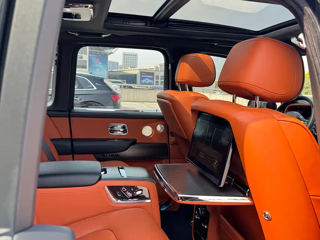 Cullinan 2018 four-seat version купить на сайте DeffCars