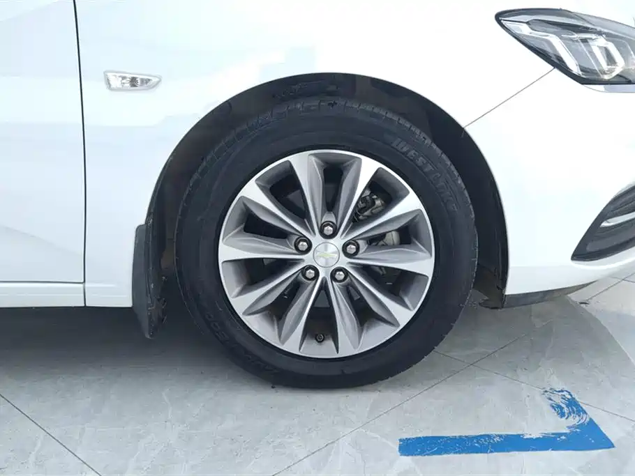 Cruze 2022 320 Automatic Sunroof Edition купить на сайте DeffCars