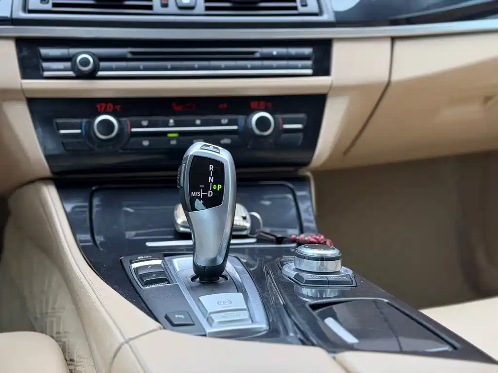 BMW 5 Series 2013 520Li Classic купить на сайте DeffCars