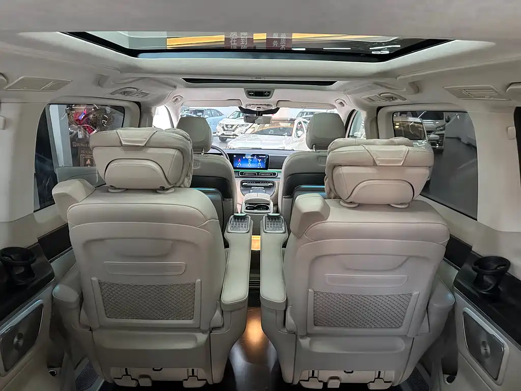 Mercedes-Benz V-Class 2024 V 300 L Long Wheelbase Luxury Edition купить на сайте DeffCars
