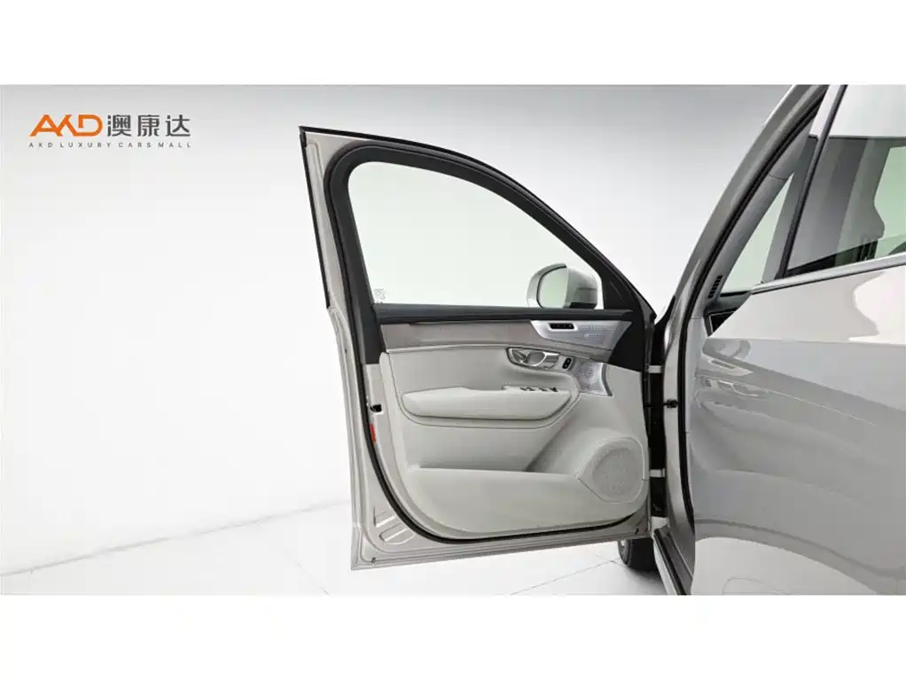 Volvo XC90/2.0T/25/T8 facelift Zhizun Deluxe Edition 7 seats купить на сайте DeffCars