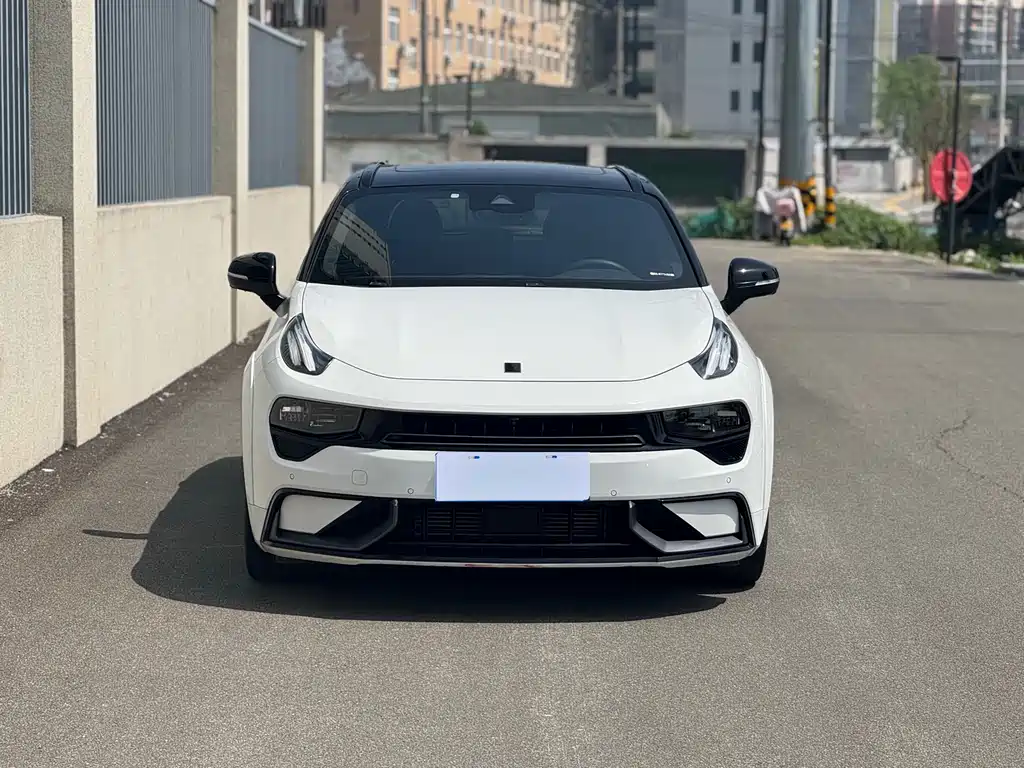 Lynk & Co 02 Hatchback 2022 2.0TD Pro купить на сайте DeffCars