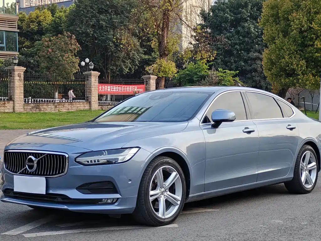 Volvo S90 2018 T4 Zhiyuan Edition купить на сайте DeffCars