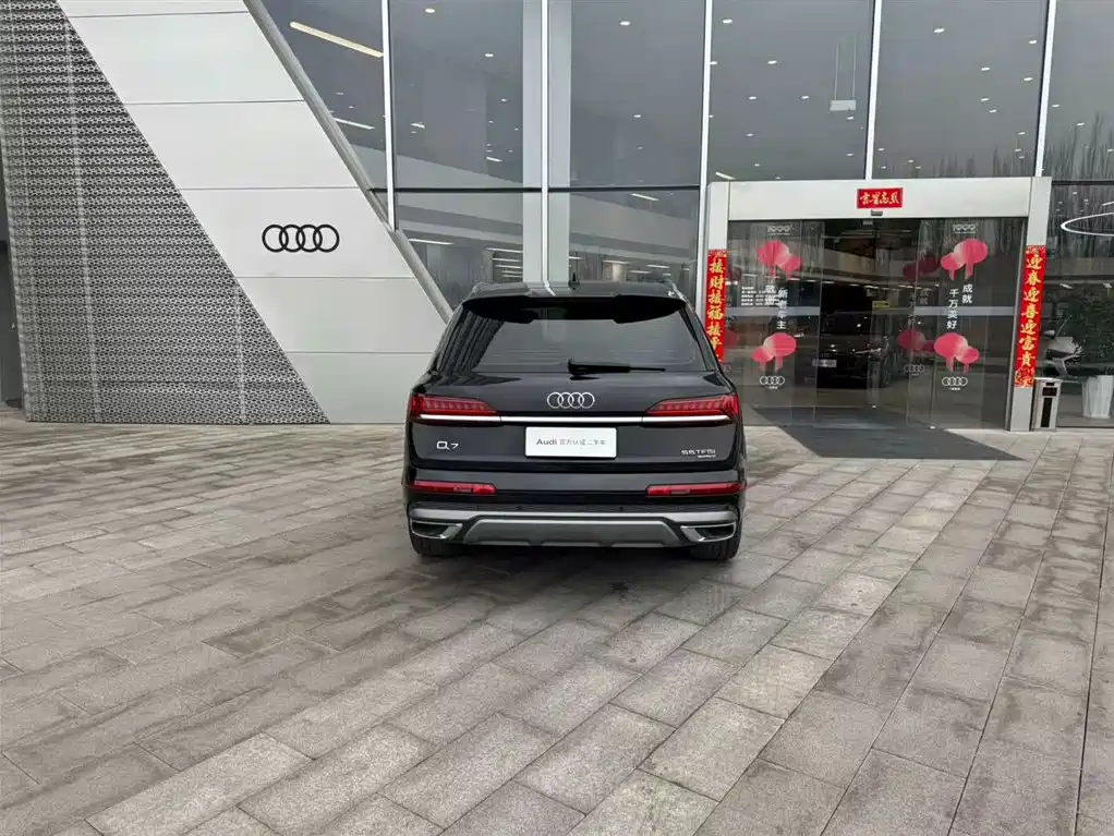 Audi Q7 2021 55 TFSI quattro S line sports version купить на сайте DeffCars