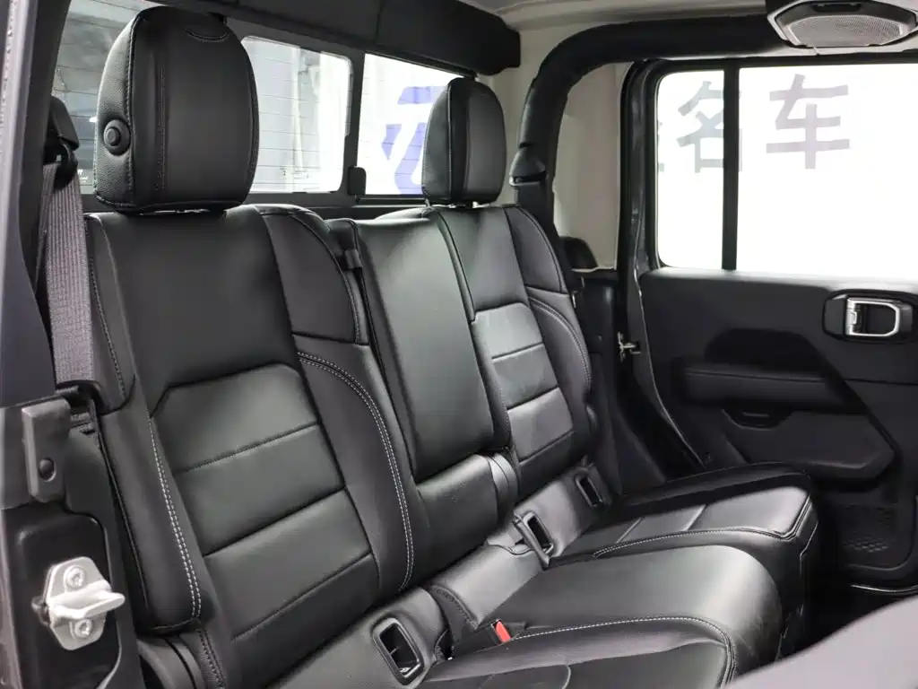 Gladiator 2023 3.6L Overland купить на сайте DeffCars