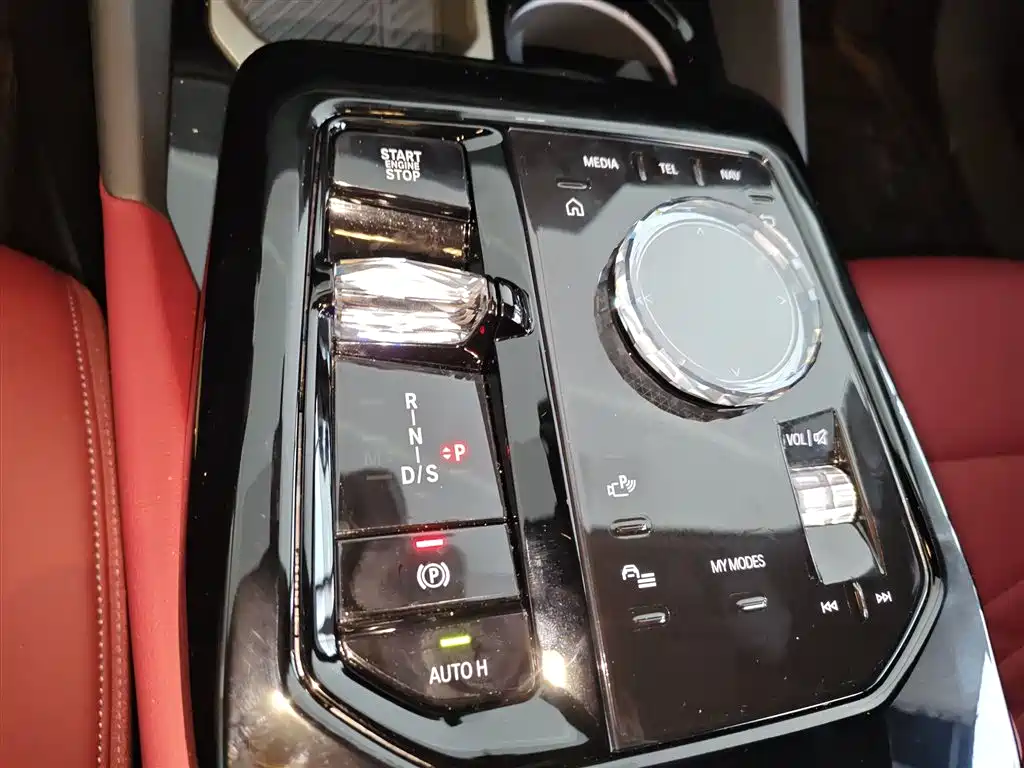 BMW 5 Series 2025 530Li Exclusive M Sports Package купить на сайте DeffCars