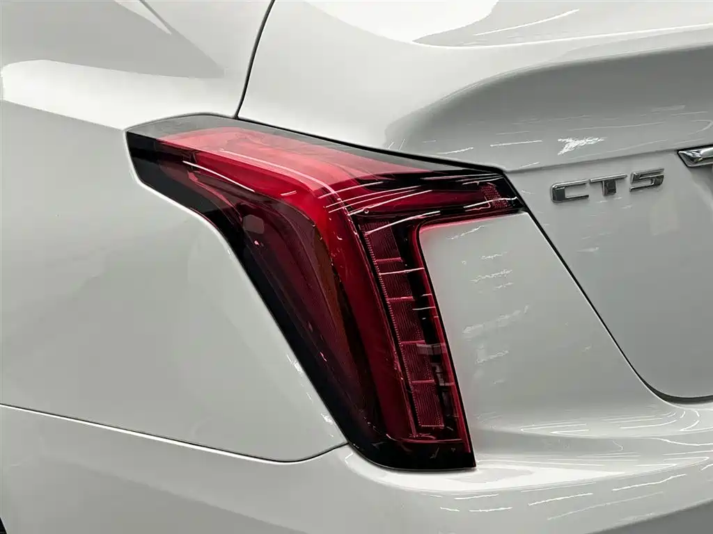 Cadillac CT5 2021 28T Fashion Model купить на сайте DeffCars
