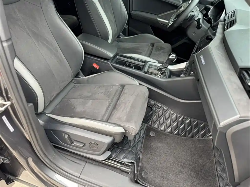 Audi Q3 2022 45 TFSI quattro fashionable and dynamic купить на сайте DeffCars