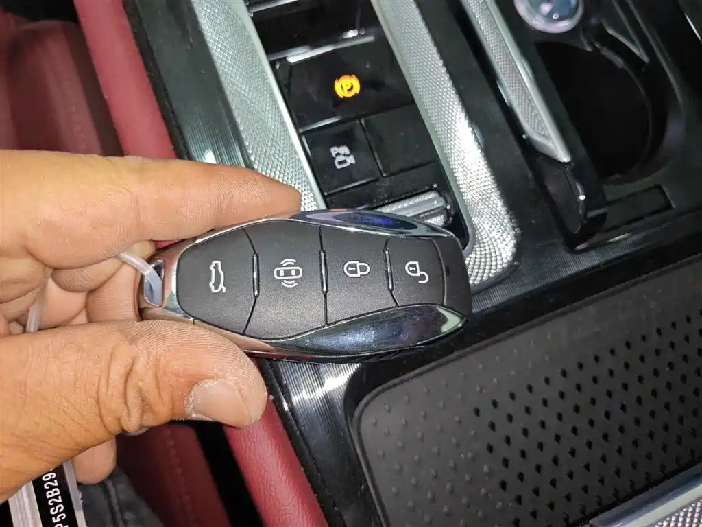 Hongqi H5 PHEV 2025 170 super hybrid version купить на сайте DeffCars