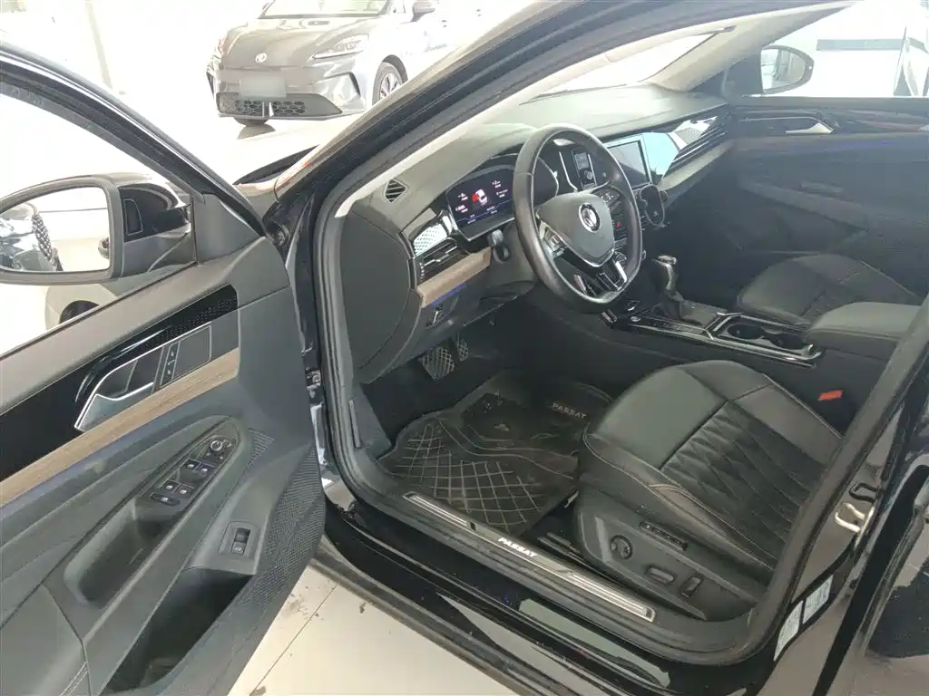 Passat 2019 330TSI Deluxe Edition National VI купить на сайте DeffCars