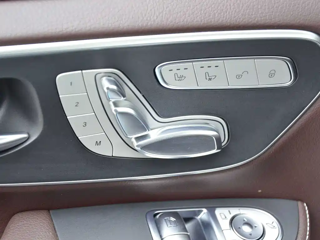 Mercedes-Benz V-Class 2022 V 260 L Long Wheelbase Luxury Edition купить на сайте DeffCars