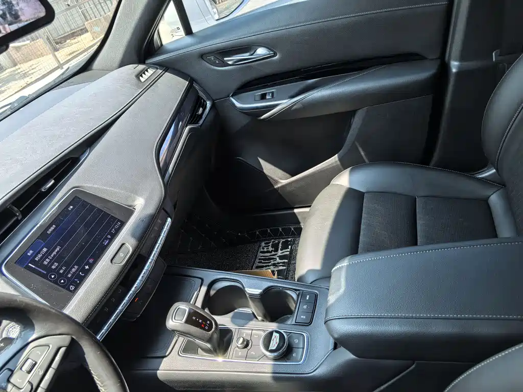 Cadillac XT4 2018 28T two-wheel drive technology купить на сайте DeffCars