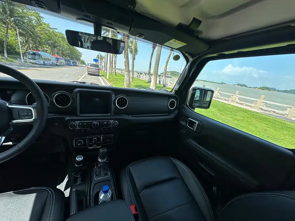 Gladiator 2023 3.6L Overland купить на сайте DeffCars