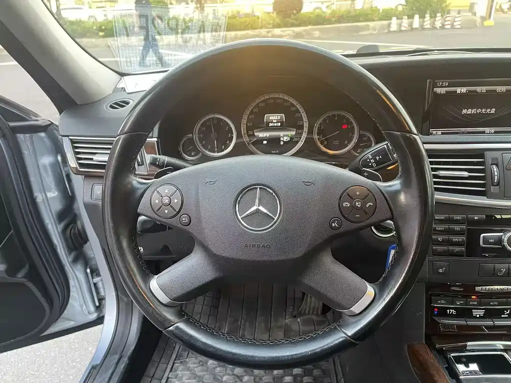 Mercedes E-Class 2013 E 300 L Stylish and Luxurious купить на сайте DeffCars