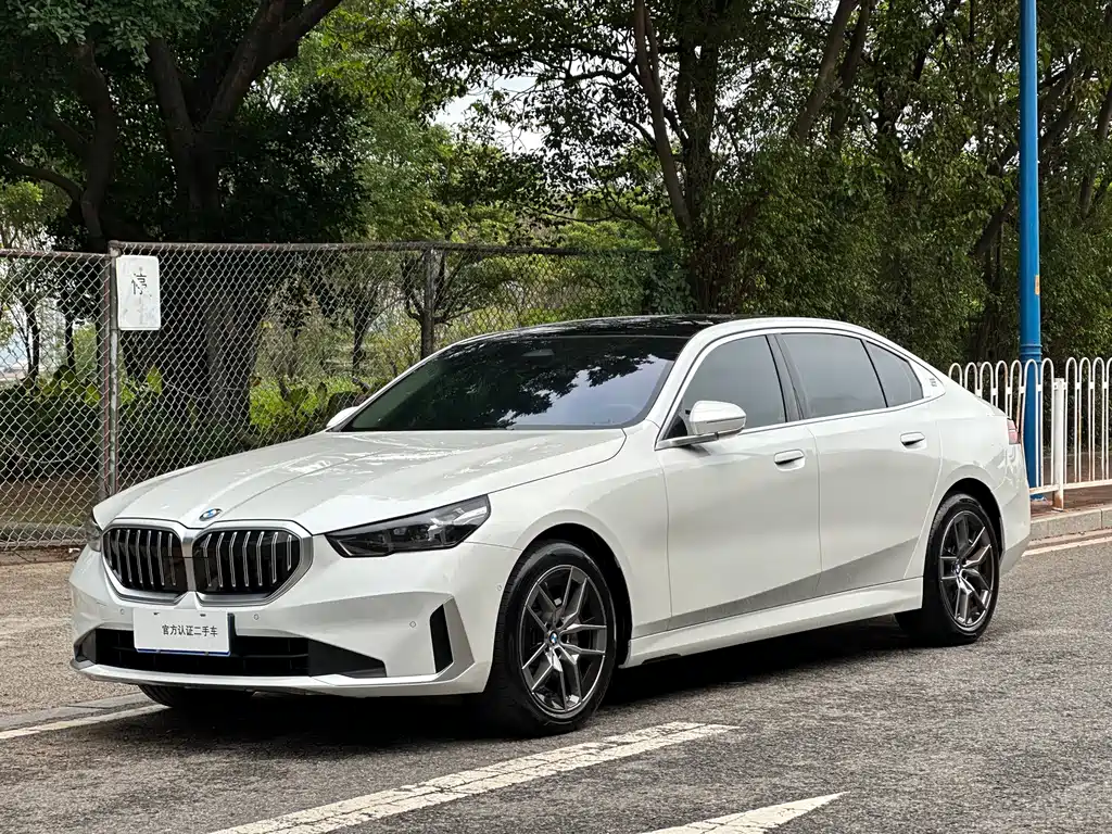 BMW 5 Series 2024 530Li Leading Luxury Package купить на сайте DeffCars