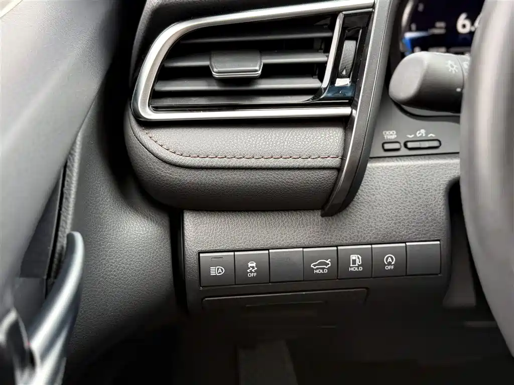Camry 2023 2.5G Deluxe Edition купить на сайте DeffCars