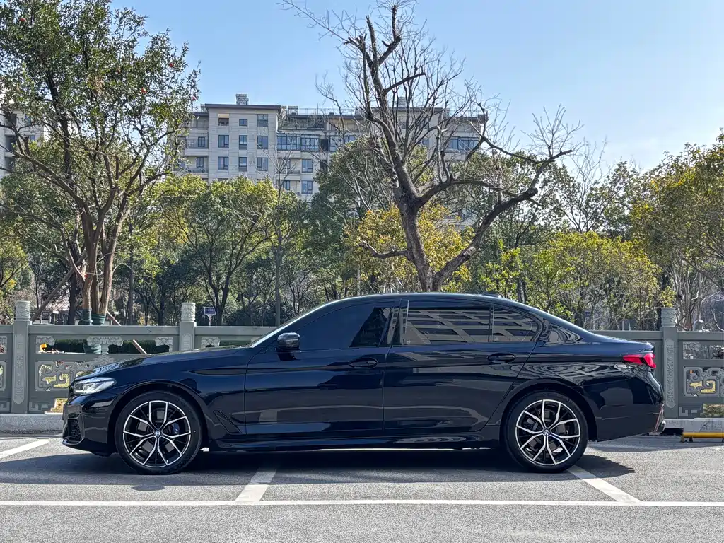 BMW 5 Series 2023 facelift 530Li exclusive M sports package купить на сайте DeffCars