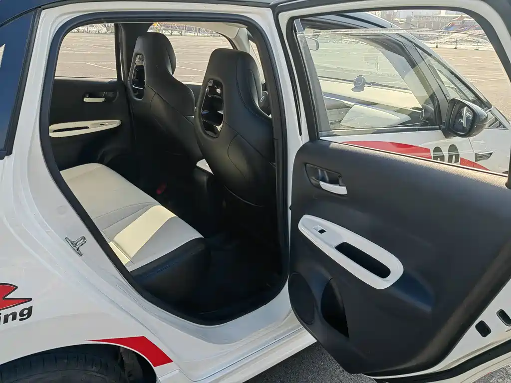 Fit 2021 1.5L CVT Fashion Edition купить на сайте DeffCars