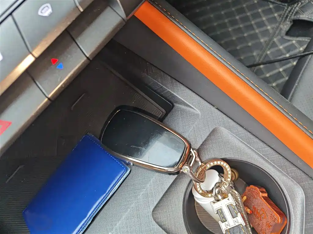Changan UNI-V 2022 1.5T premium model купить на сайте DeffCars