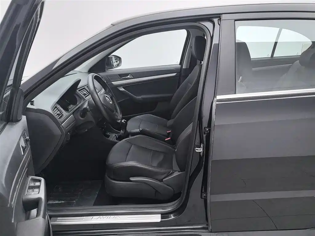 Lavida 2017 1.6L Manual Fashion Edition купить на сайте DeffCars