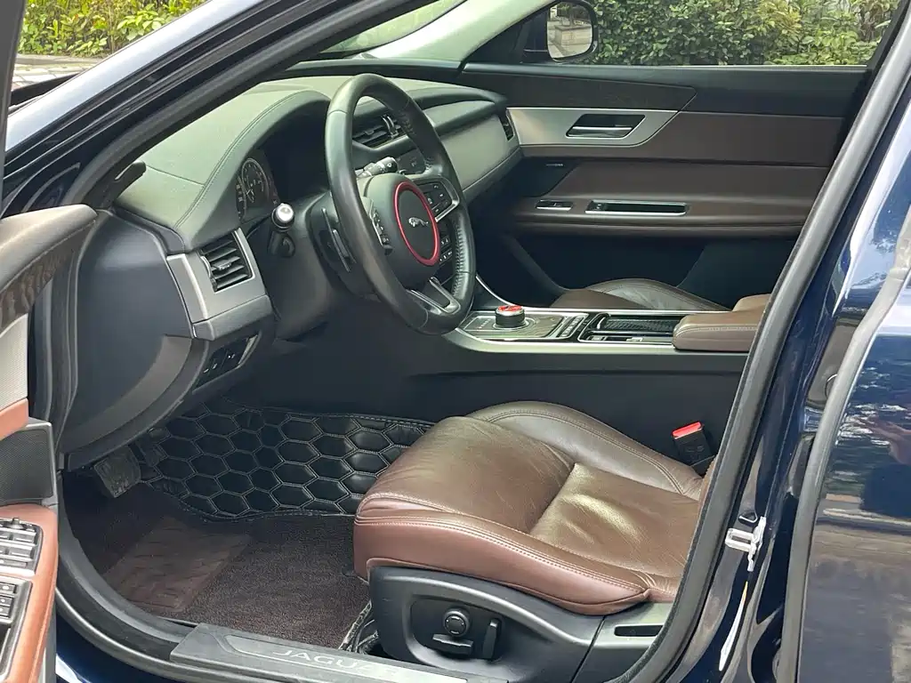 Jaguar XFL 2020 XFL 2.0T P250 four-wheel drive exclusive edition купить на сайте DeffCars