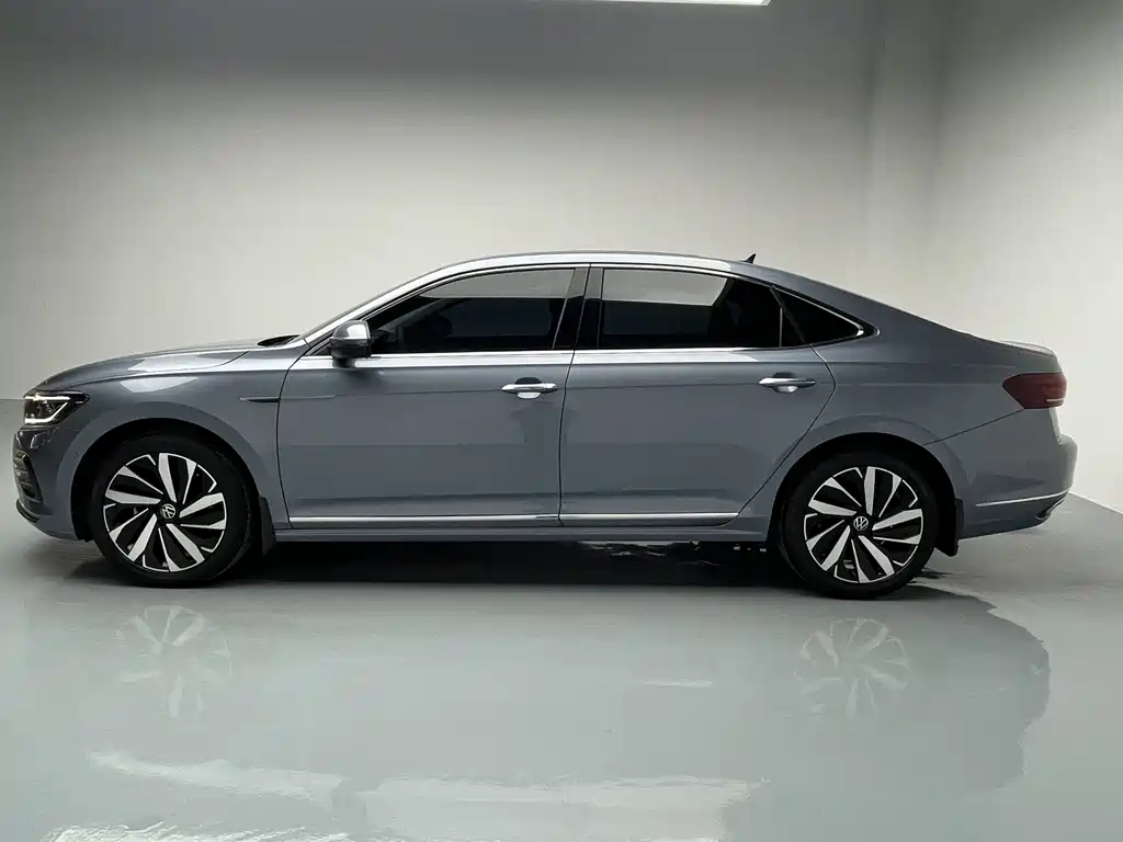 Passat 2022 330TSI Deluxe Edition купить на сайте DeffCars