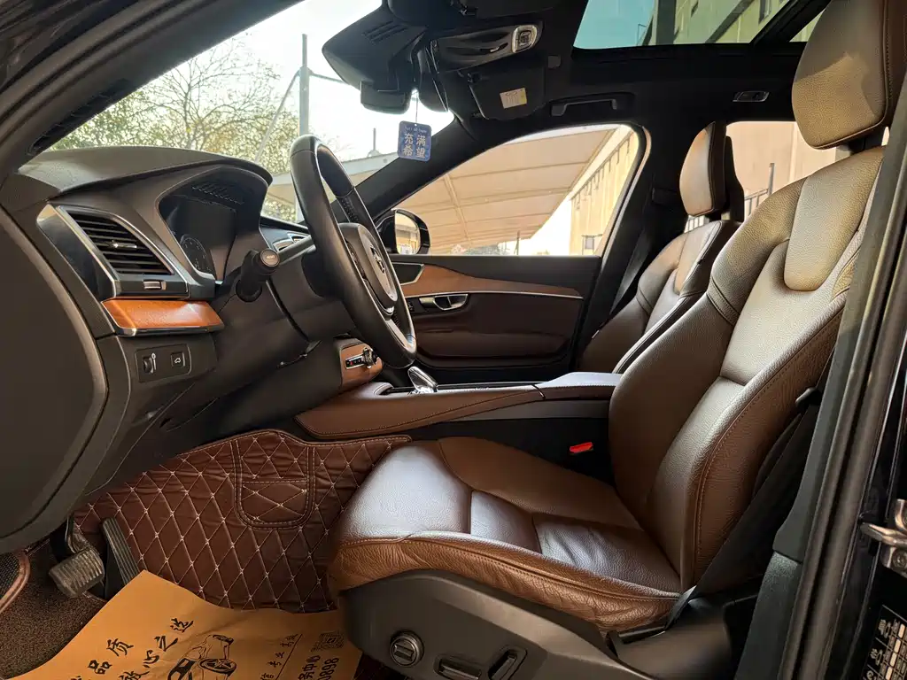 Volvo XC90 2021 B5 Smart Deluxe Edition 5-seater купить на сайте DeffCars