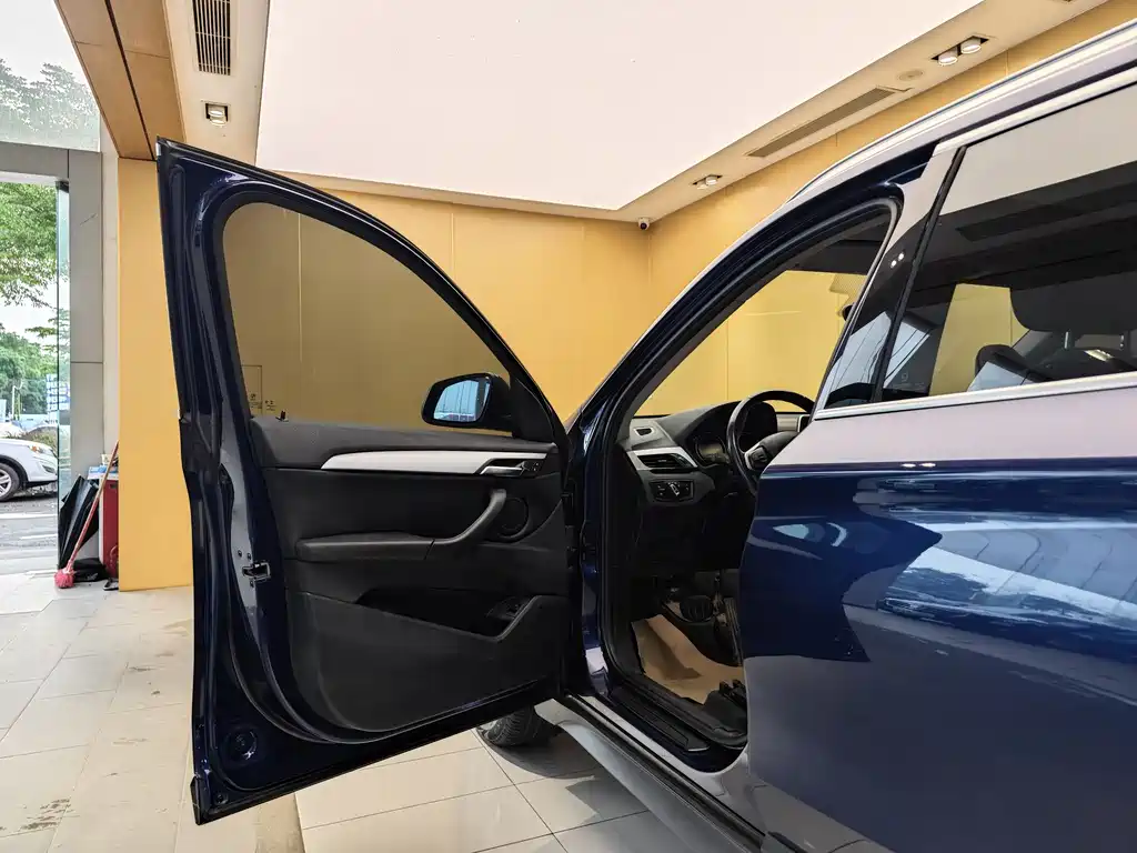 BMW X1 2019 sDrive20Li Leading Model купить на сайте DeffCars