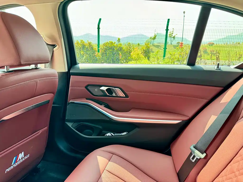 BMW 3 Series 2025 330Li M Sports Night Package купить на сайте DeffCars