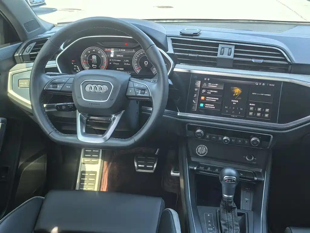 Audi Q3 2024 40 TFSI Fashionable and Dynamic купить на сайте DeffCars